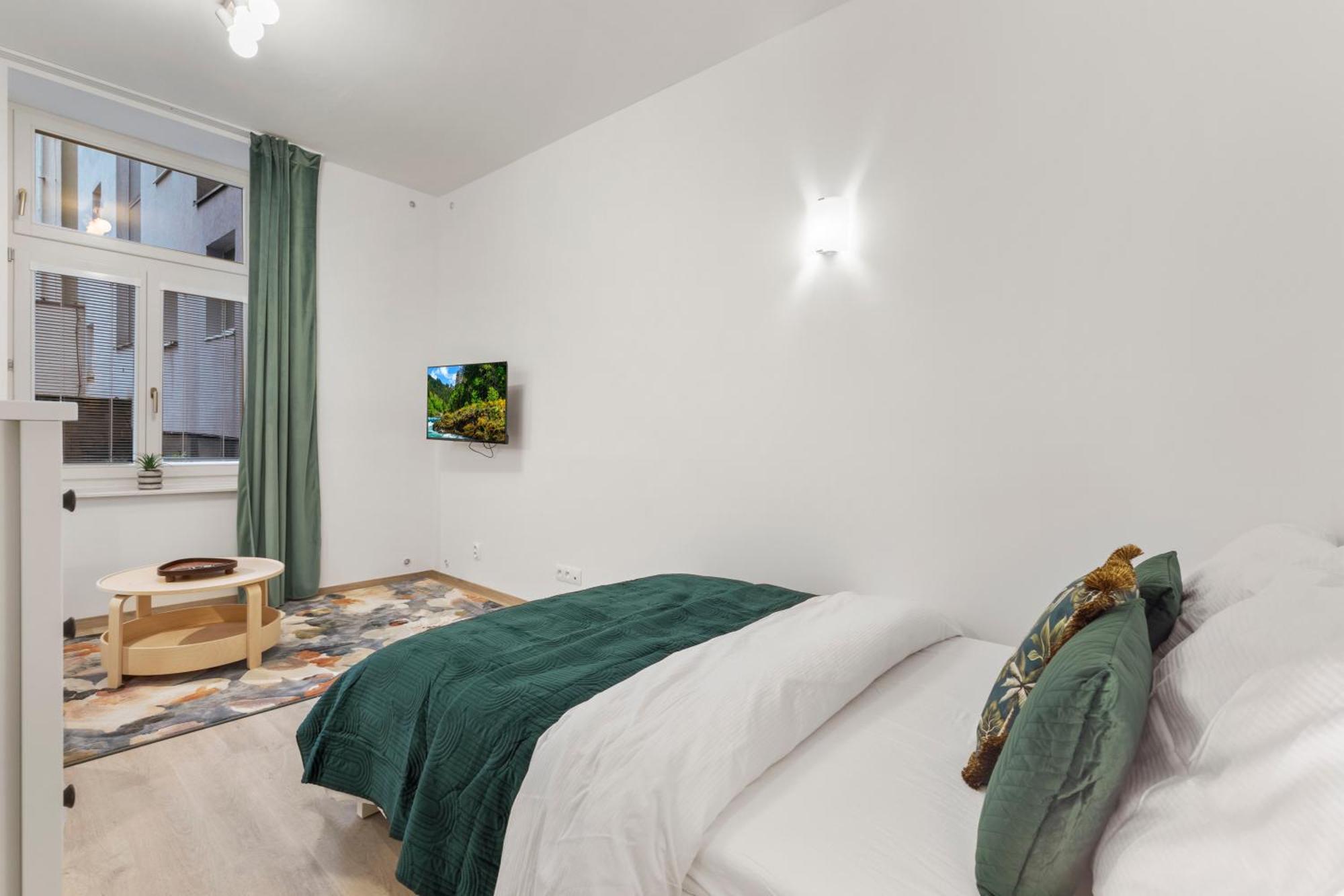 Garden Haven Studio In Old Town 브라티슬라바 외부 사진