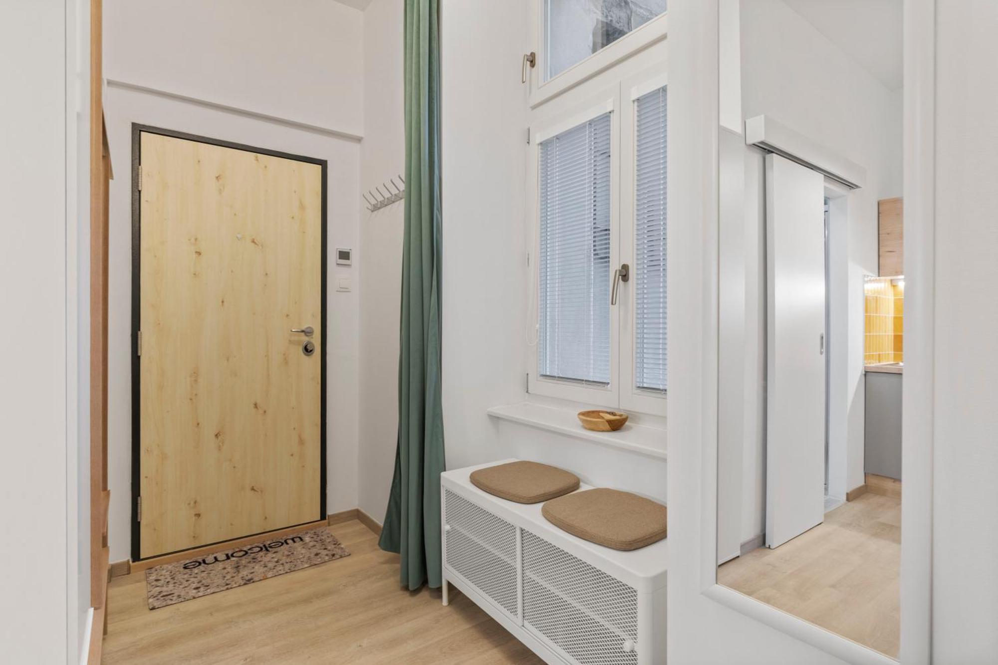 Garden Haven Studio In Old Town 브라티슬라바 외부 사진